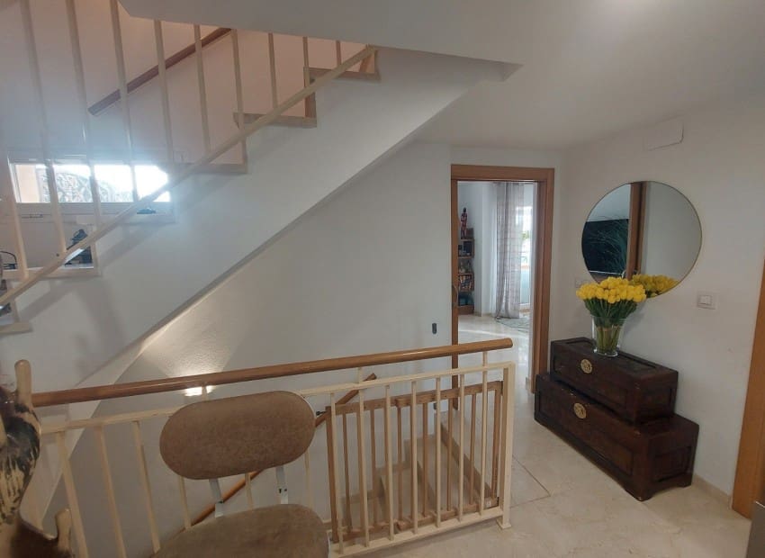 5 makuuhuone Huvila myytävänä paikassa La Nucia mukana uima-altaan - 385 000 € (Ref: 9599956)