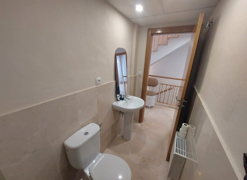 5 makuuhuone Huvila myytävänä paikassa La Nucia mukana uima-altaan - 385 000 € (Ref: 9599956)