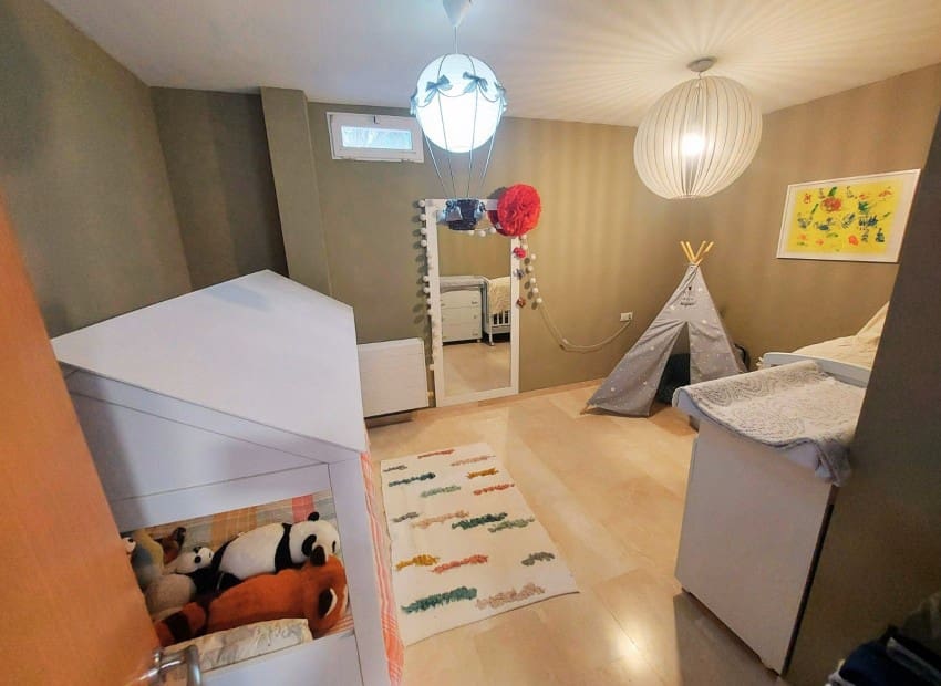 5 makuuhuone Huvila myytävänä paikassa La Nucia mukana uima-altaan - 385 000 € (Ref: 9599956)