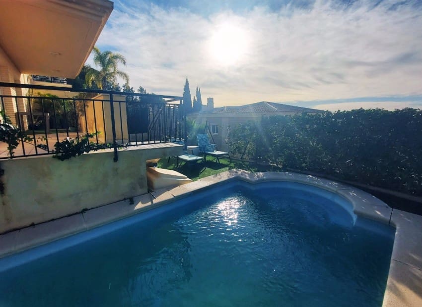 5 makuuhuone Huvila myytävänä paikassa La Nucia mukana uima-altaan - 385 000 € (Ref: 9599956)