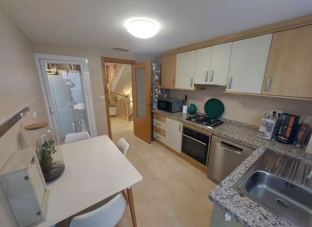 5 makuuhuone Huvila myytävänä paikassa La Nucia mukana uima-altaan - 385 000 € (Ref: 9599956)