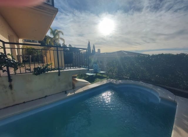 5 makuuhuone Huvila myytävänä paikassa La Nucia mukana uima-altaan - 385 000 € (Ref: 9599956)