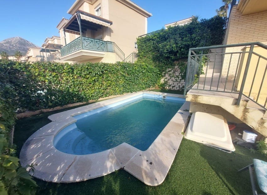 5 makuuhuone Huvila myytävänä paikassa La Nucia mukana uima-altaan - 385 000 € (Ref: 9599956)