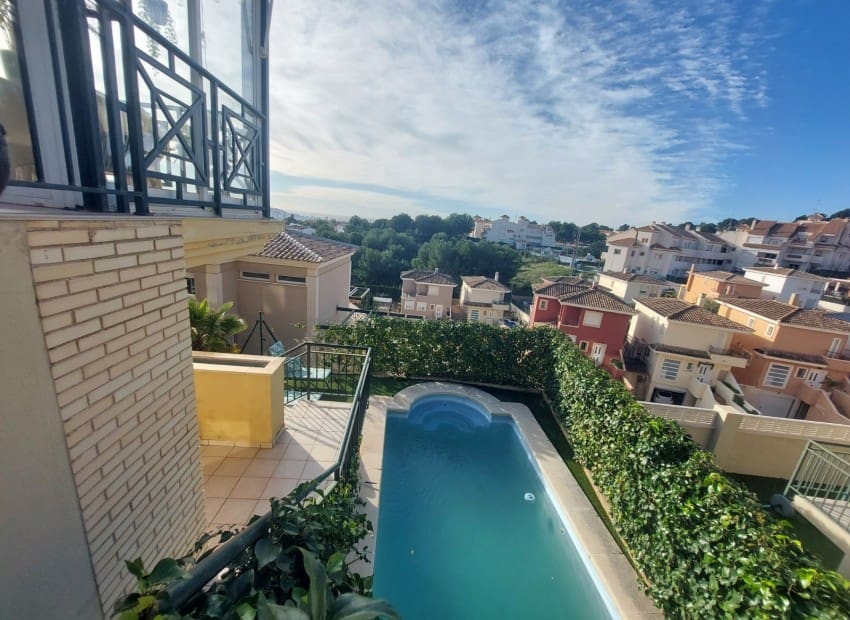 5 makuuhuone Huvila myytävänä paikassa La Nucia mukana uima-altaan - 385 000 € (Ref: 9599956)