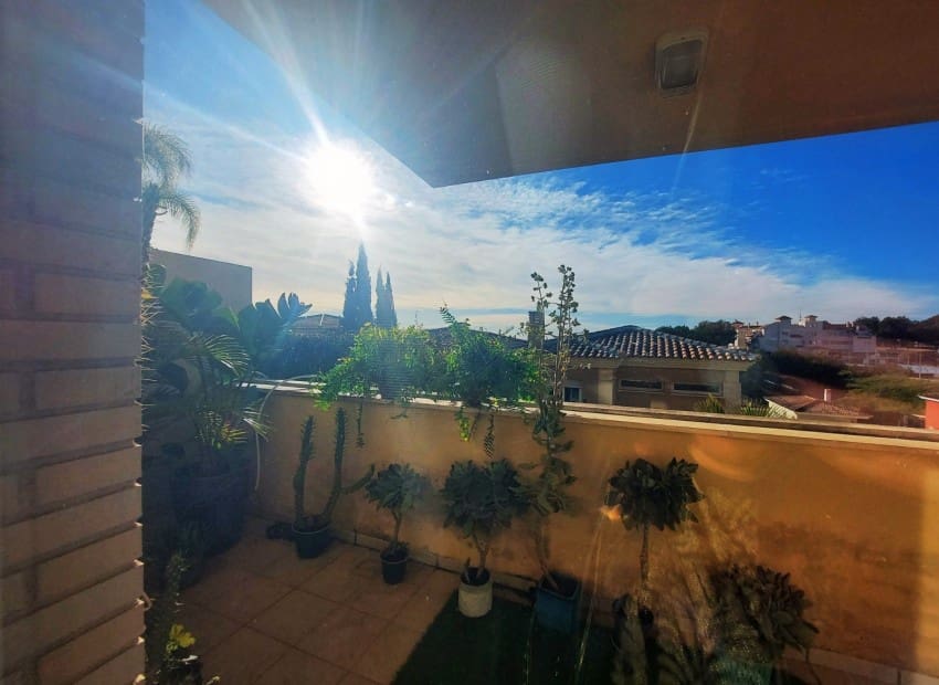 5 makuuhuone Huvila myytävänä paikassa La Nucia mukana uima-altaan - 385 000 € (Ref: 9599956)