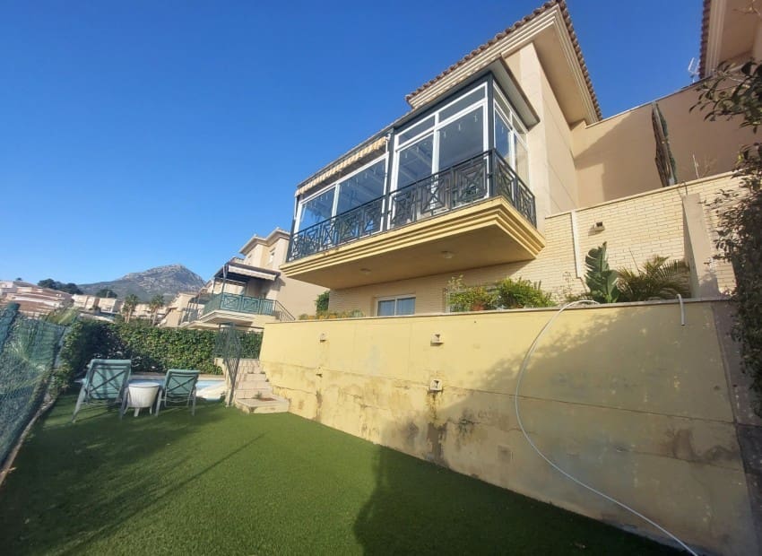 5 makuuhuone Huvila myytävänä paikassa La Nucia mukana uima-altaan - 385 000 € (Ref: 9599956)