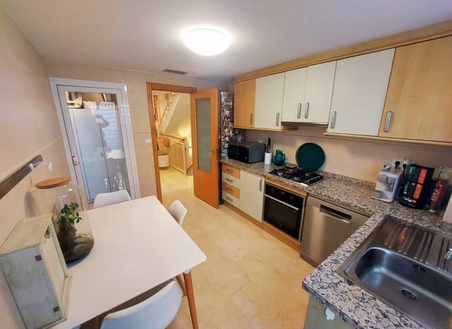 5 makuuhuone Huvila myytävänä paikassa La Nucia mukana uima-altaan - 385 000 € (Ref: 9599956)