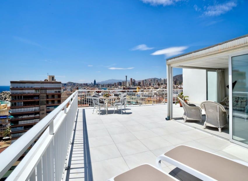 3 slaapkamer Penthouse te koop in Benidorm met zwembad - € 575.000 (Ref: 9606692)