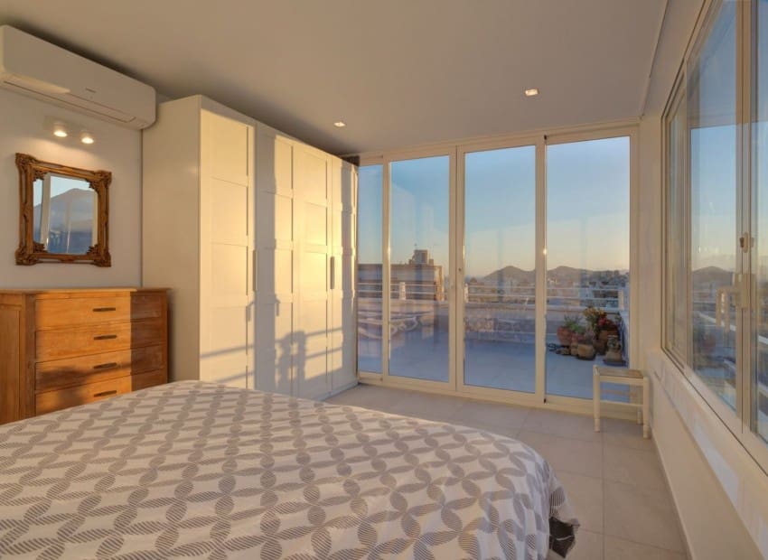 3 slaapkamer Penthouse te koop in Benidorm met zwembad - € 575.000 (Ref: 9606692)