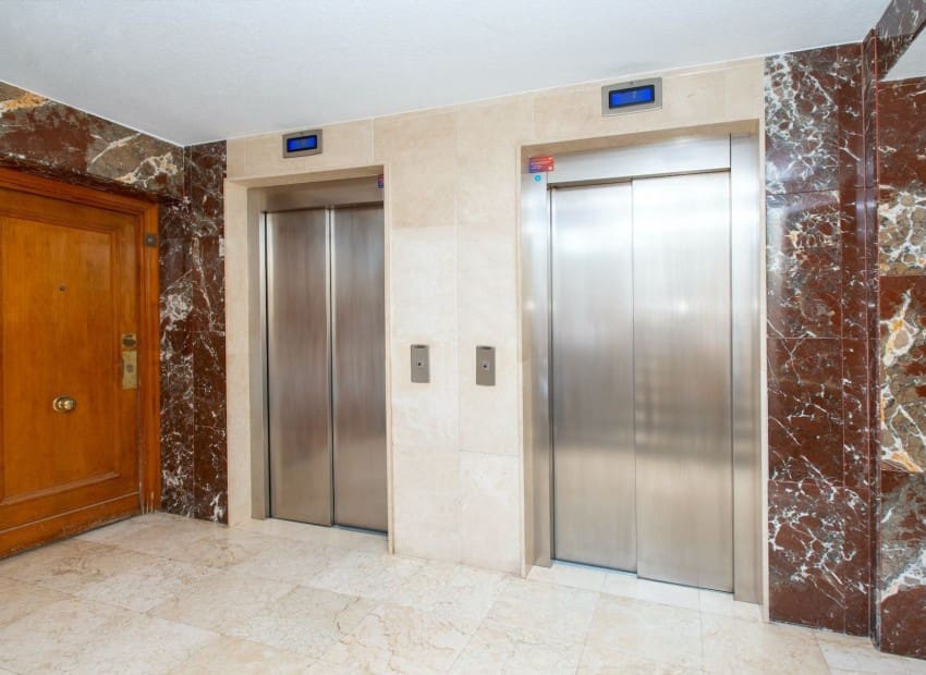 3 slaapkamer Penthouse te koop in Benidorm met zwembad - € 575.000 (Ref: 9606692)