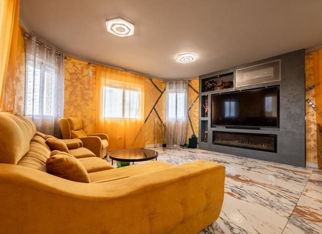 4 makuuhuone Huvila myytävänä paikassa San Miguel de Salinas mukana uima-altaan 
autotalli - 299 000 € (Ref: 9623201)