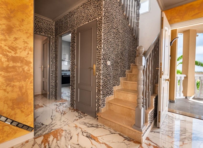 4 makuuhuone Huvila myytävänä paikassa San Miguel de Salinas mukana uima-altaan 
autotalli - 299 000 € (Ref: 9623201)