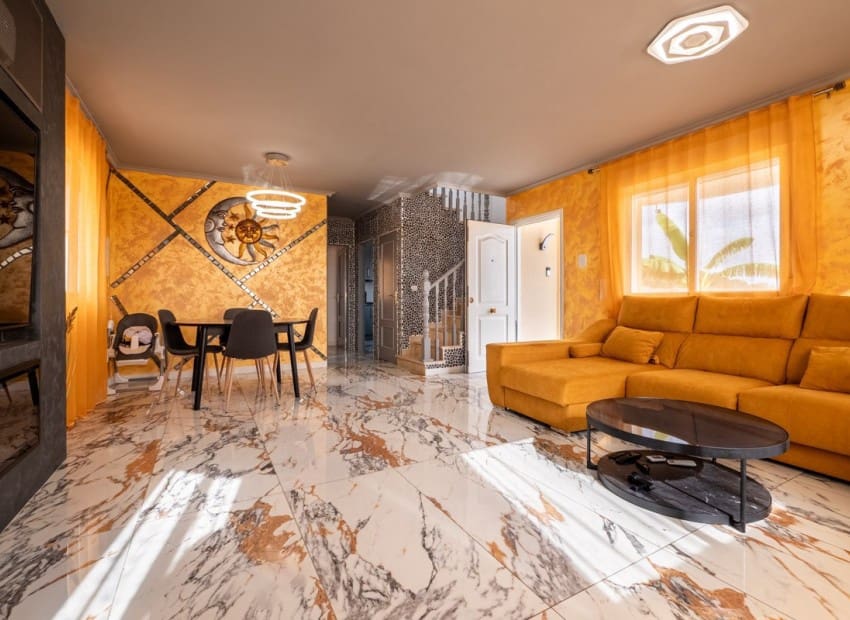 4 makuuhuone Huvila myytävänä paikassa San Miguel de Salinas mukana uima-altaan 
autotalli - 299 000 € (Ref: 9623201)