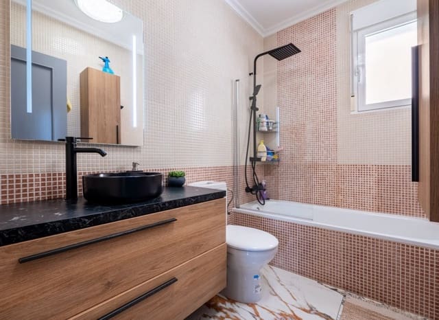 4 makuuhuone Huvila myytävänä paikassa San Miguel de Salinas mukana uima-altaan 
autotalli - 299 000 € (Ref: 9623201)