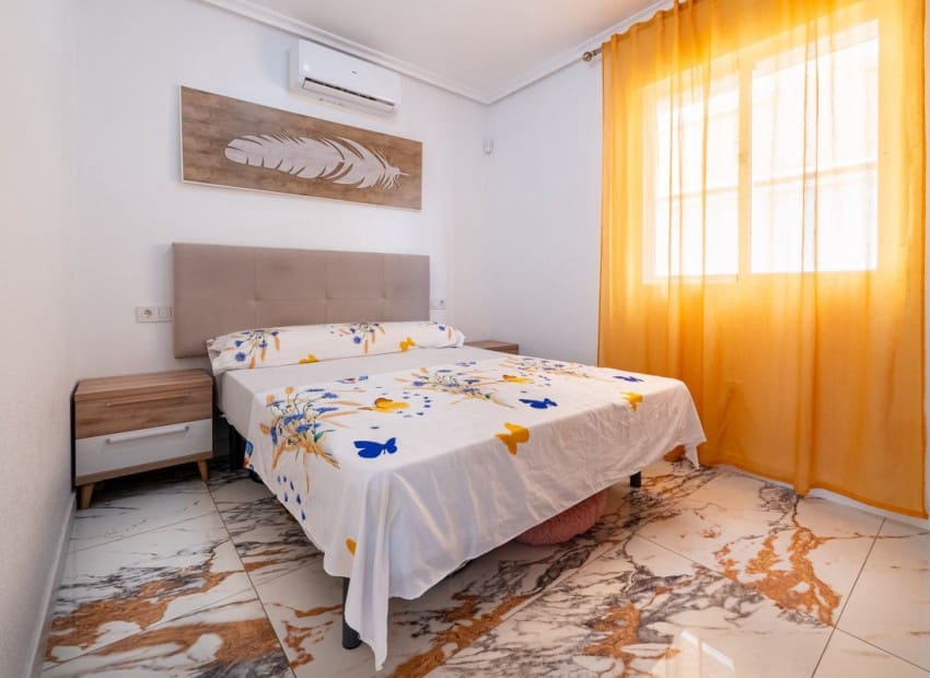 4 makuuhuone Huvila myytävänä paikassa San Miguel de Salinas mukana uima-altaan 
autotalli - 299 000 € (Ref: 9623201)