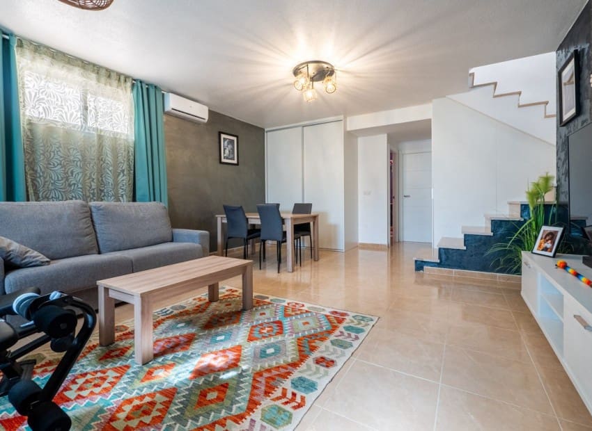 4 makuuhuone Huvila myytävänä paikassa San Miguel de Salinas mukana uima-altaan 
autotalli - 299 000 € (Ref: 9623201)