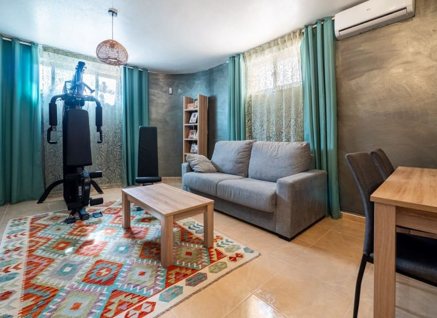 4 makuuhuone Huvila myytävänä paikassa San Miguel de Salinas mukana uima-altaan 
autotalli - 299 000 € (Ref: 9623201)