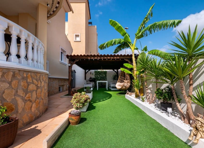 4 makuuhuone Huvila myytävänä paikassa San Miguel de Salinas mukana uima-altaan 
autotalli - 299 000 € (Ref: 9623201)