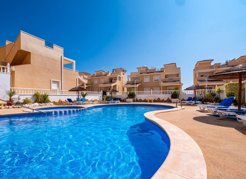 4 makuuhuone Huvila myytävänä paikassa San Miguel de Salinas mukana uima-altaan 
autotalli - 299 000 € (Ref: 9623201)