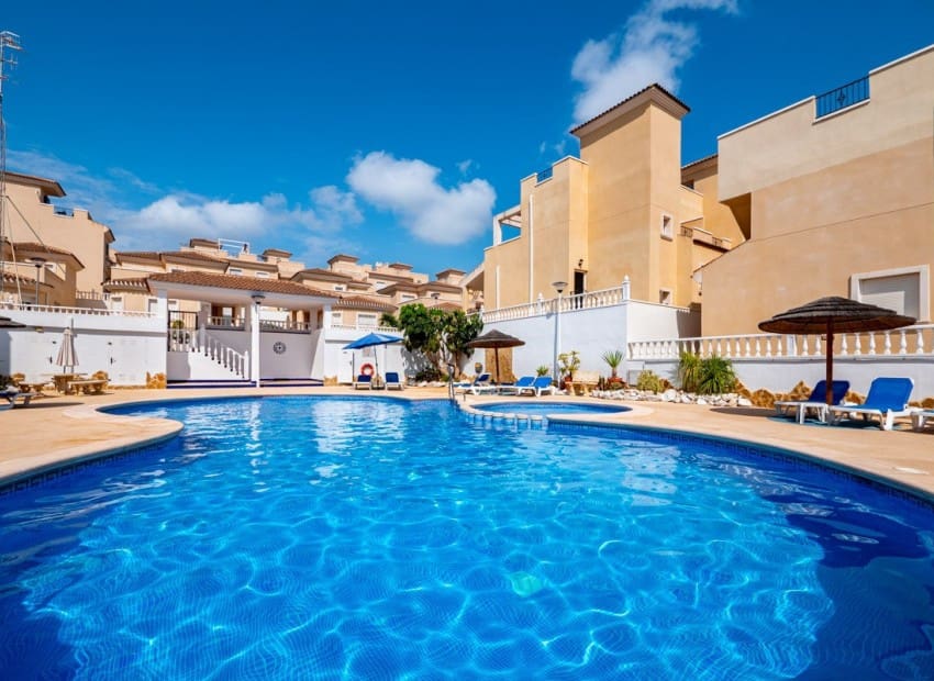 4 makuuhuone Huvila myytävänä paikassa San Miguel de Salinas mukana uima-altaan 
autotalli - 299 000 € (Ref: 9623201)