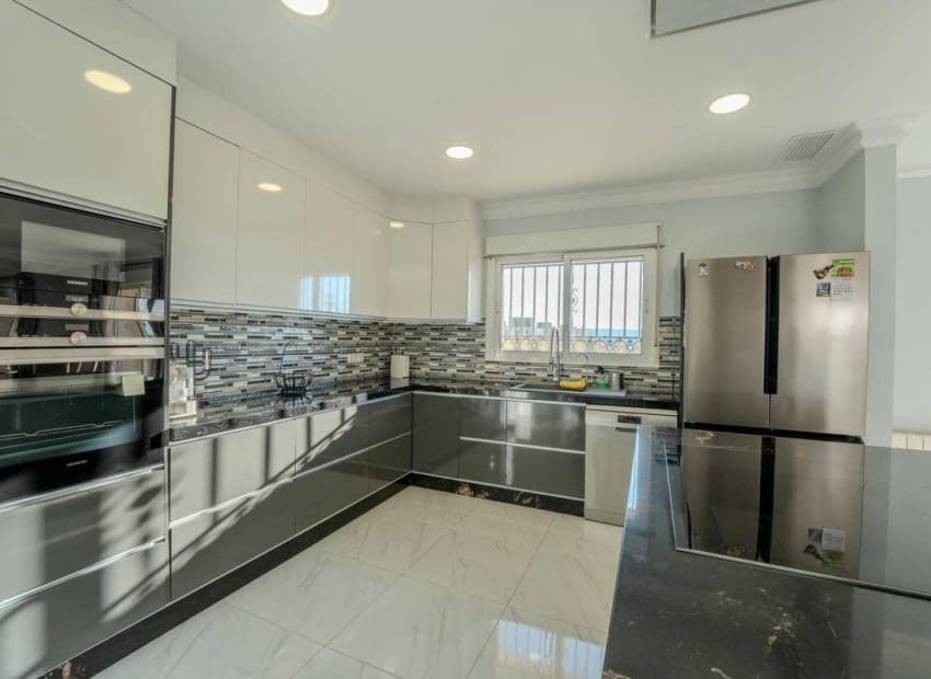 9 soverom Villa til salgs i San Fulgencio med svømmebasseng garasje - € 849 000 (Ref: 9626464)