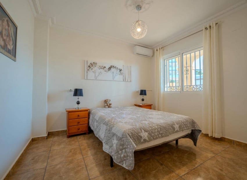 9 soverom Villa til salgs i San Fulgencio med svømmebasseng garasje - € 849 000 (Ref: 9626464)