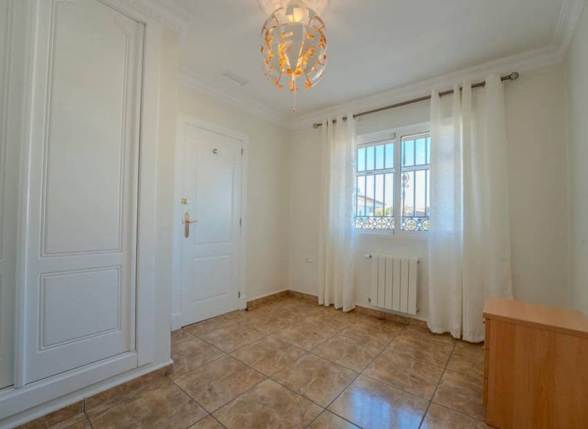 9 soverom Villa til salgs i San Fulgencio med svømmebasseng garasje - € 849 000 (Ref: 9626464)