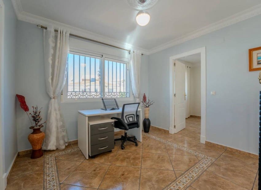 9 soverom Villa til salgs i San Fulgencio med svømmebasseng garasje - € 849 000 (Ref: 9626464)