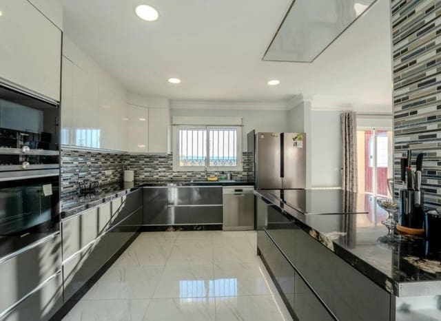 9 soverom Villa til salgs i San Fulgencio med svømmebasseng garasje - € 849 000 (Ref: 9626464)