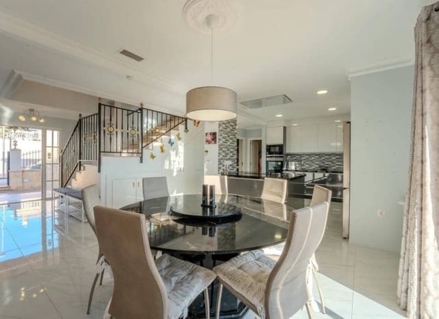 9 soverom Villa til salgs i San Fulgencio med svømmebasseng garasje - € 849 000 (Ref: 9626464)