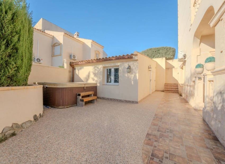 9 soverom Villa til salgs i San Fulgencio med svømmebasseng garasje - € 849 000 (Ref: 9626464)