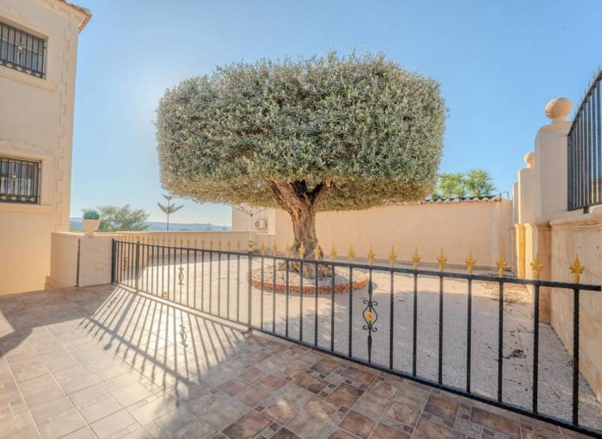 9 soverom Villa til salgs i San Fulgencio med svømmebasseng garasje - € 849 000 (Ref: 9626464)