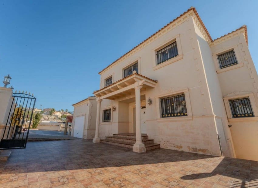 9 soverom Villa til salgs i San Fulgencio med svømmebasseng garasje - € 849 000 (Ref: 9626464)