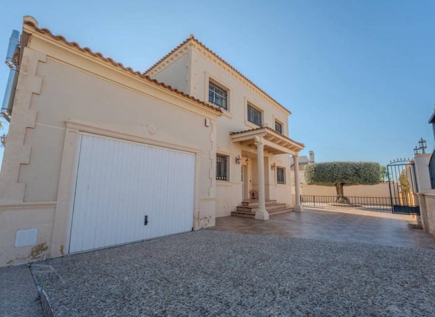 9 soverom Villa til salgs i San Fulgencio med svømmebasseng garasje - € 849 000 (Ref: 9626464)