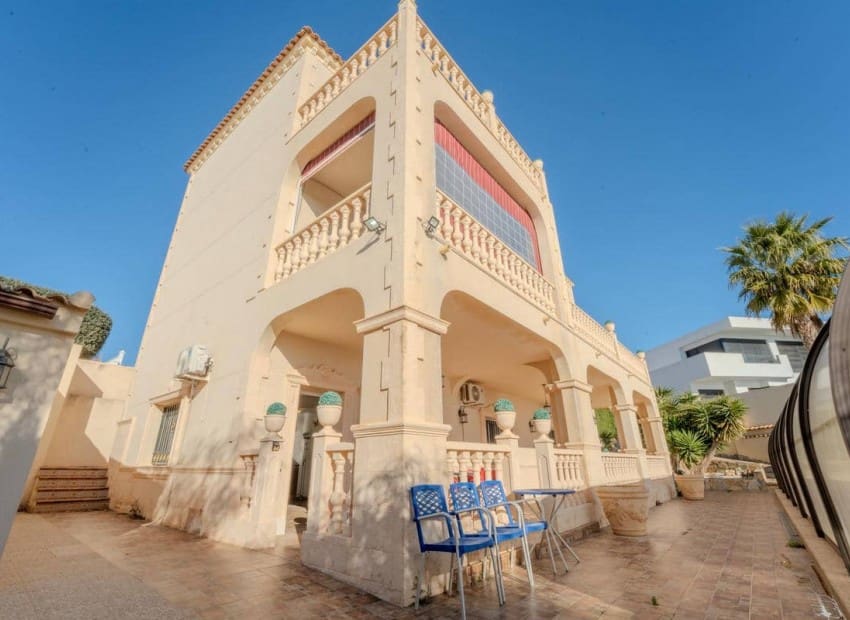 9 soverom Villa til salgs i San Fulgencio med svømmebasseng garasje - € 849 000 (Ref: 9626464)