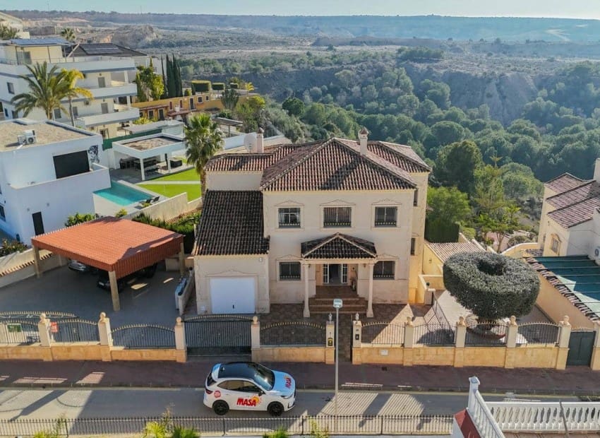 9 soverom Villa til salgs i San Fulgencio med svømmebasseng garasje - € 849 000 (Ref: 9626464)