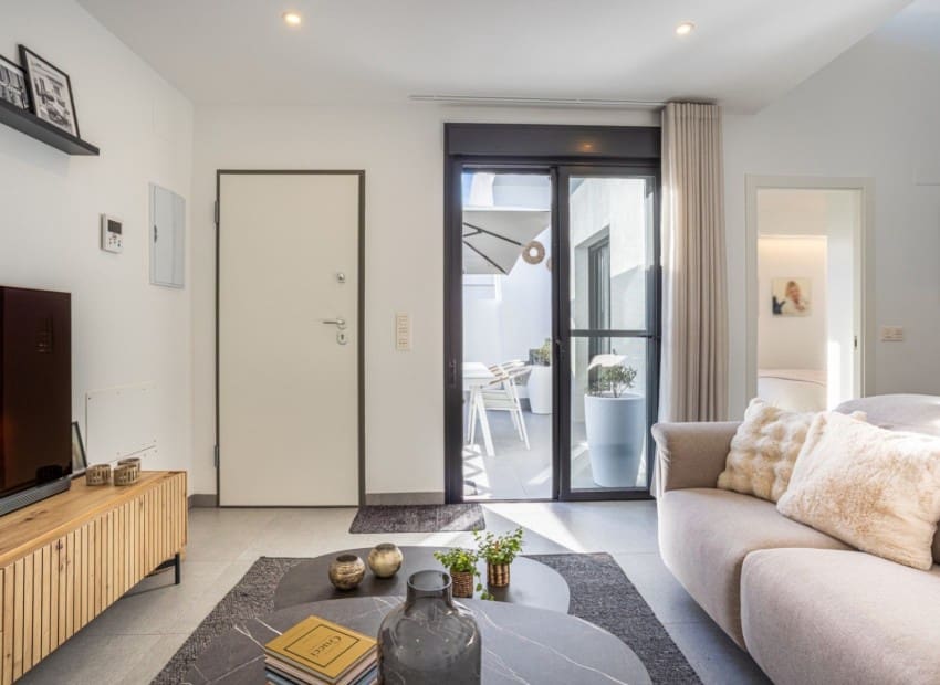 3 soveværelse Villa til salg i Roldan med swimmingpool - € 342.000 (Ref: 9628134)