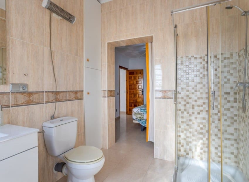 3 soveværelse Villa til salg i Torrevieja med swimmingpool - € 330.000 (Ref: 9631392)