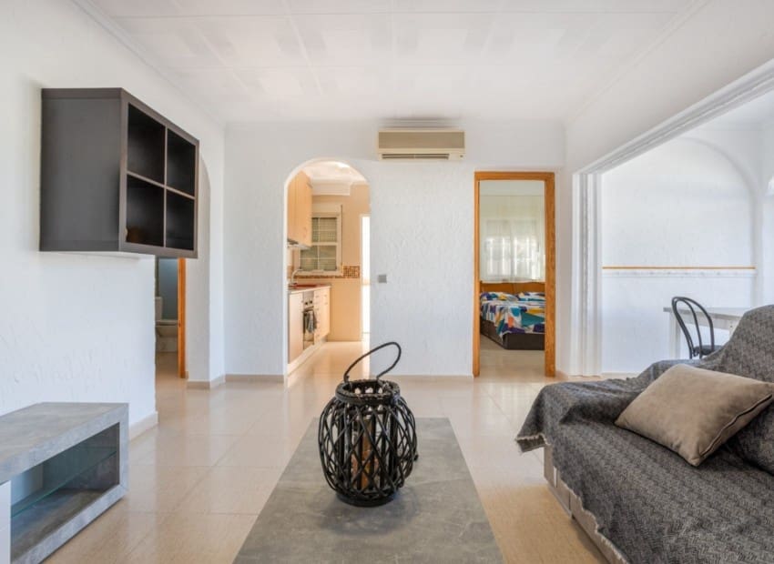 3 soveværelse Villa til salg i Torrevieja med swimmingpool - € 330.000 (Ref: 9631392)