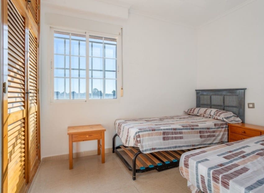 3 soveværelse Villa til salg i Torrevieja med swimmingpool - € 330.000 (Ref: 9631392)