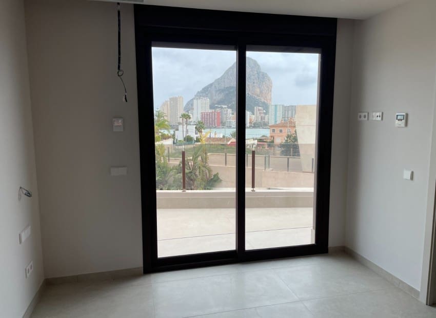 5 bedroom Villa for sale in Calpe / Calp with pool garage - € 1,550,000 (Ref: 9650931)