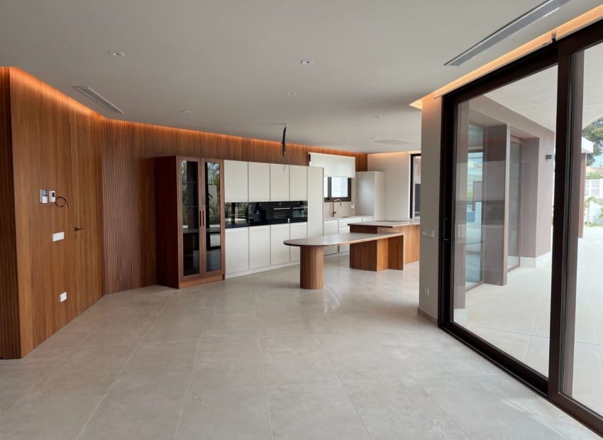 5 bedroom Villa for sale in Calpe / Calp with pool garage - € 1,550,000 (Ref: 9650931)