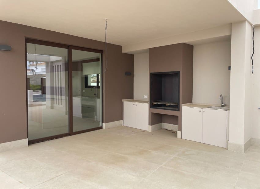 5 bedroom Villa for sale in Calpe / Calp with pool garage - € 1,550,000 (Ref: 9650931)