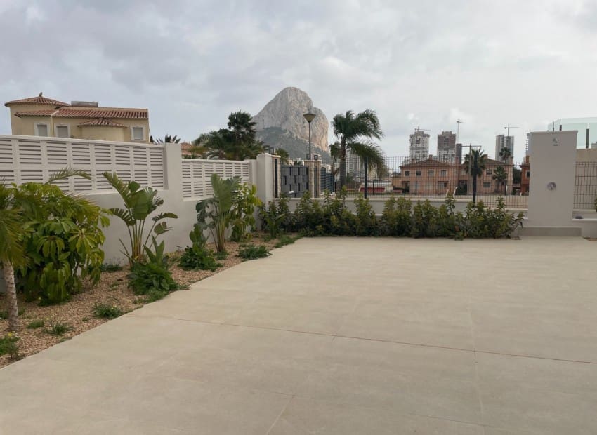 5 bedroom Villa for sale in Calpe / Calp with pool garage - € 1,550,000 (Ref: 9650931)