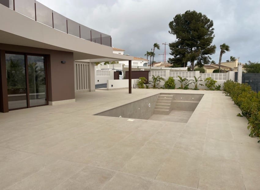 5 bedroom Villa for sale in Calpe / Calp with pool garage - € 1,550,000 (Ref: 9650931)