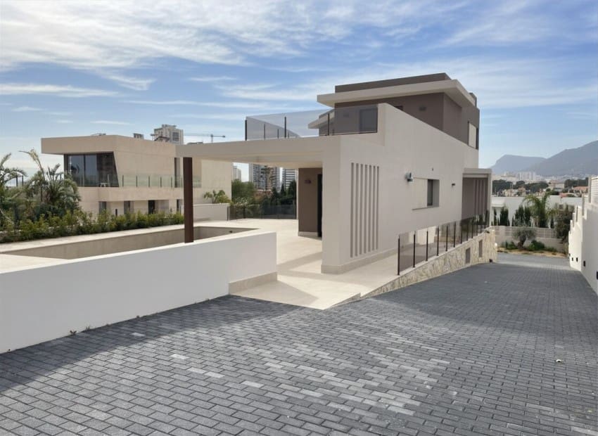 5 bedroom Villa for sale in Calpe / Calp with pool garage - € 1,550,000 (Ref: 9650931)