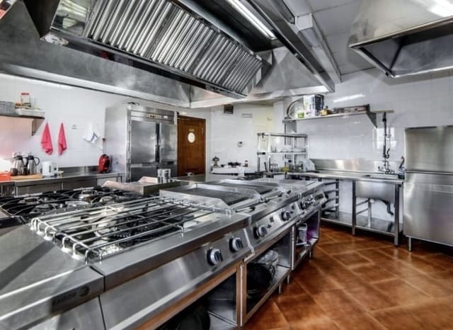 20 soverom Hotell til salgs i Alcoy / Alcoi med svømmebasseng garasje - € 3 500 000 (Ref: 9660638)