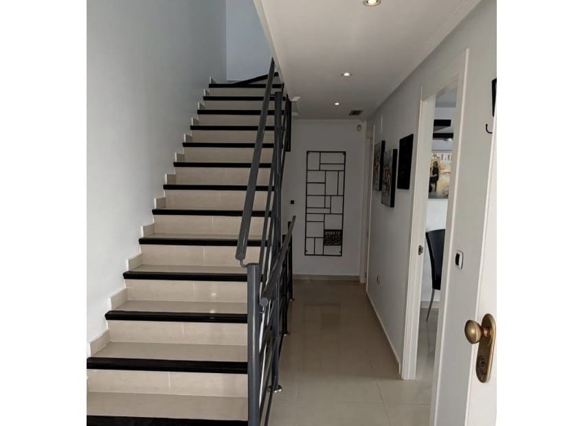 4 slaapkamer Villa te koop in Altea met zwembad garage - € 699.000 (Ref: 9660639)