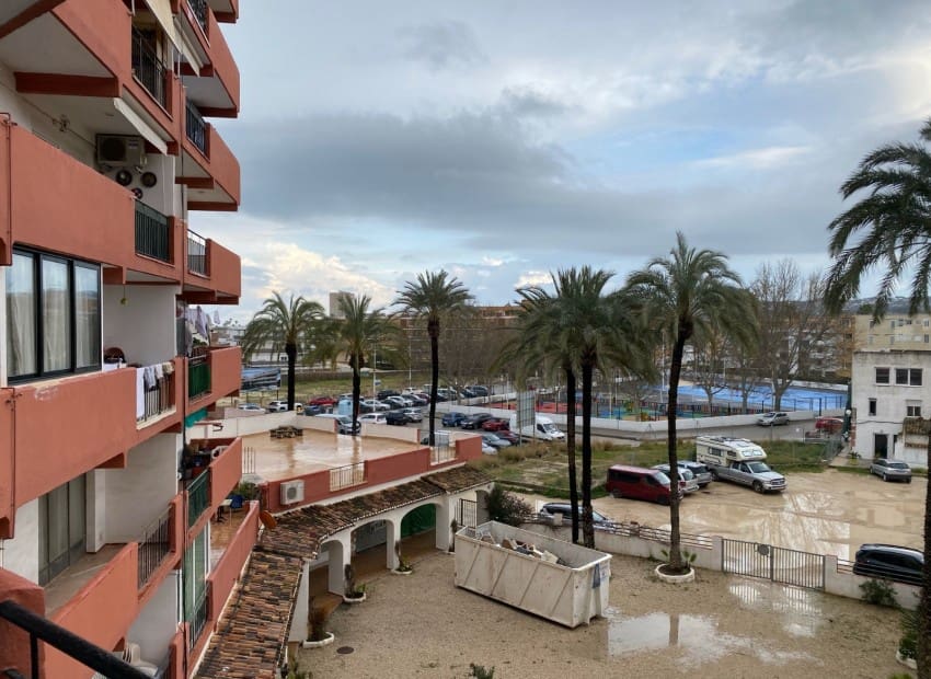 2 makuuhuone Huoneisto myytävänä paikassa Arenal mukana uima-altaan - 275 000 € (Ref: 9679094)