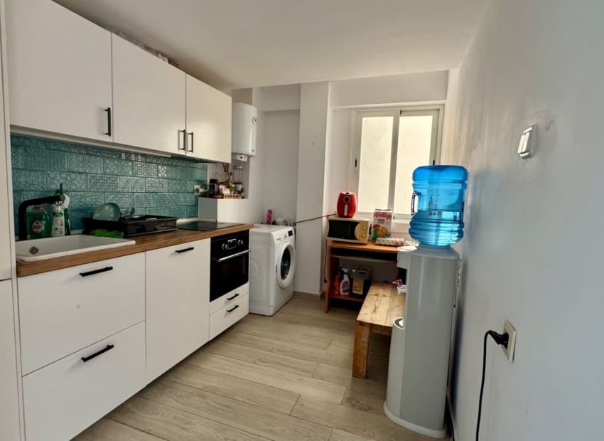 2 makuuhuone Huoneisto myytävänä paikassa Arenal mukana uima-altaan 
autotalli - 265 000 € (Ref: 9679094)